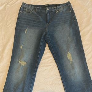 Distressed Nine West Chrystie Capri’s